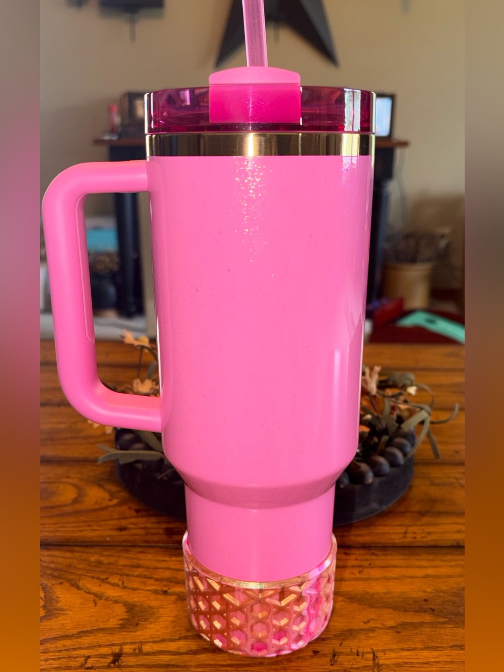 Stanley Limited Edition Glinda tumbler. Like new condition, with boot. - Picture 4 of 7